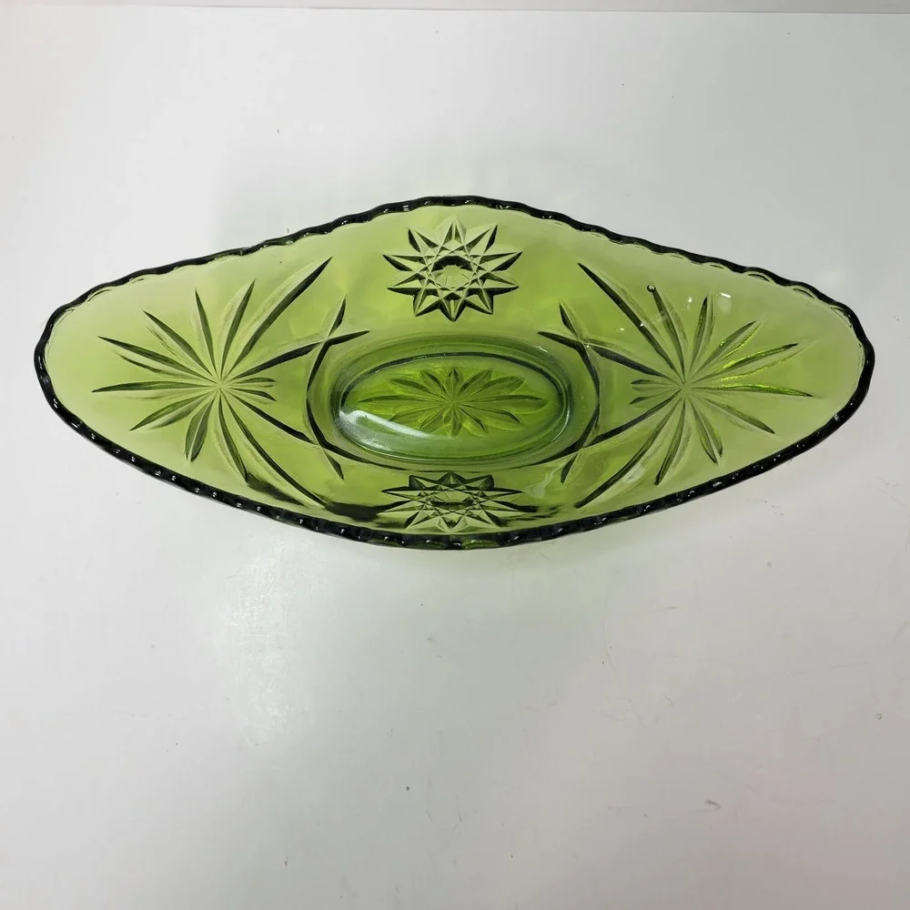 Vintage Green Glass Candy Dish Bowl Starburst Pattern‎ Scalloped Edge Oval